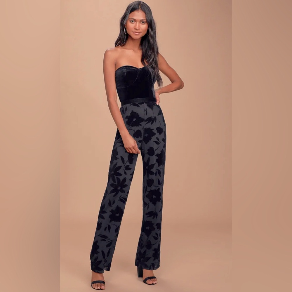 Lulu’s Love About It Black Velvet Strapless Floral Jumpsuit Size XS Formal
